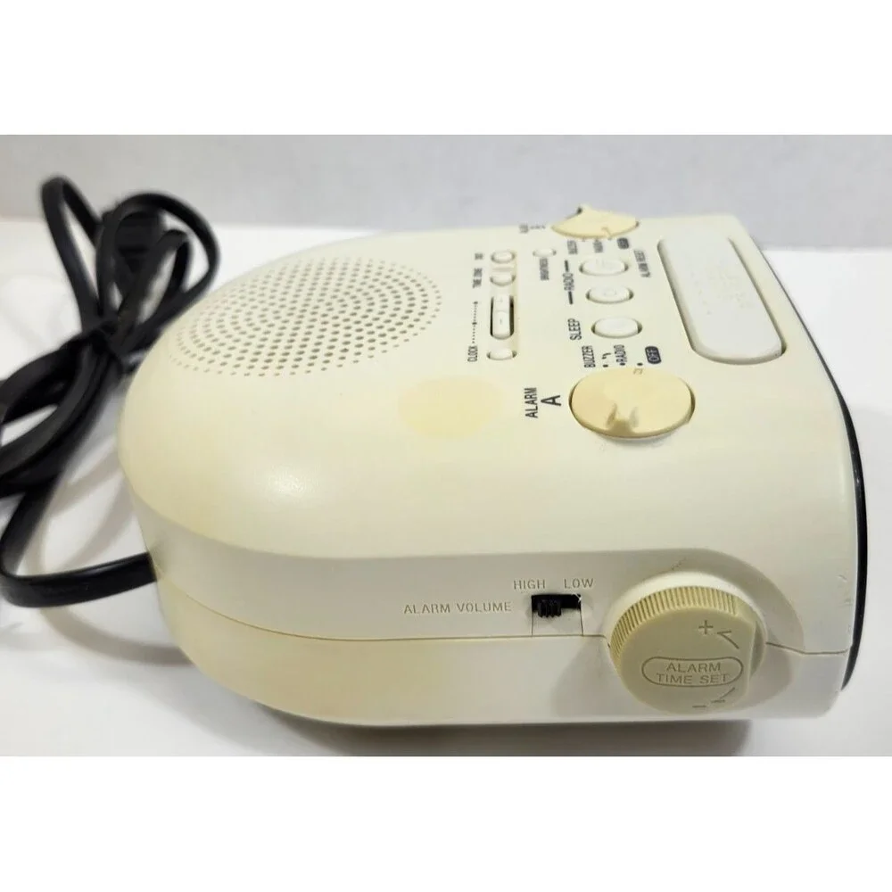 Sony Dream Machine AM/FM Dual Alarm Clock Radio Model ICF-C318 White